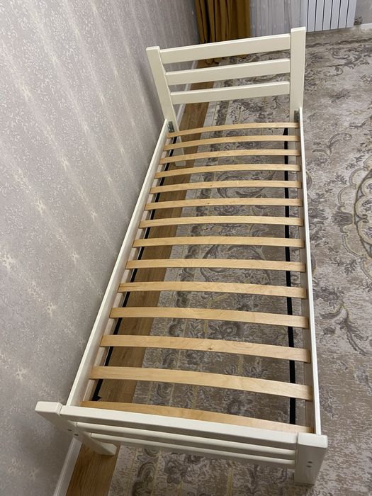 Односпальная кровать размер 90х200