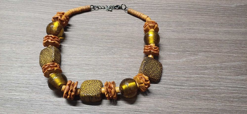 Красиво и Шикозно Колие/Огърлица Висококачествена Бижутерия !