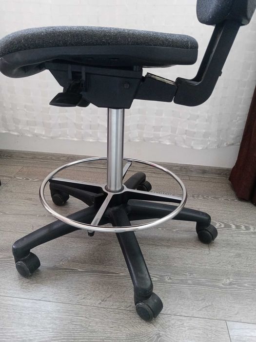 Масивен офис стол