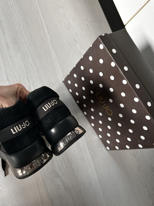 Черни маратонки с камъни Liu Jo 35 номер