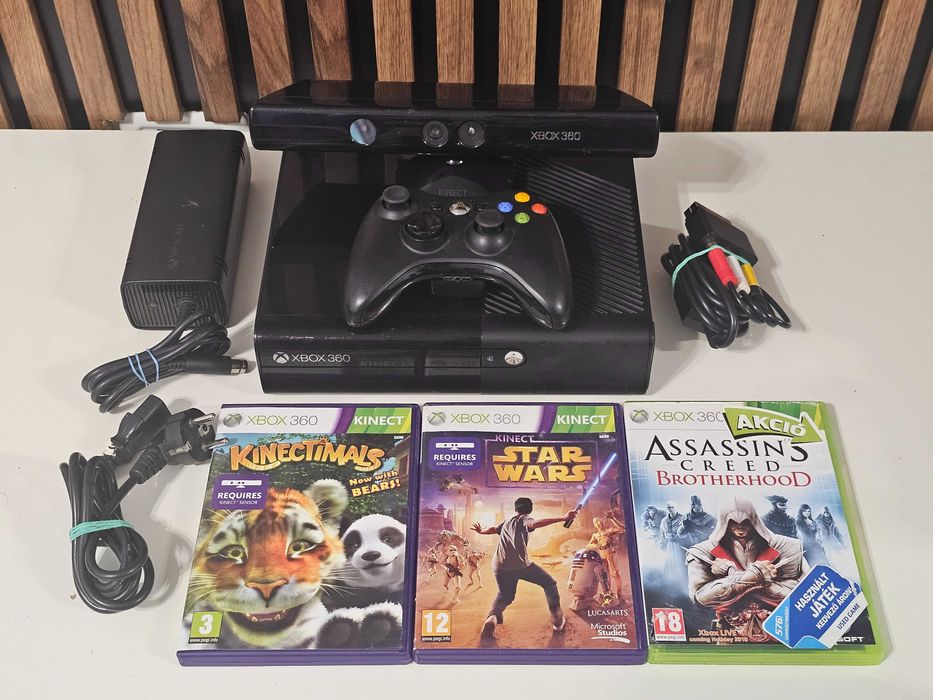 Xbox 360 E 500GB Kinekt + 3 jocuri