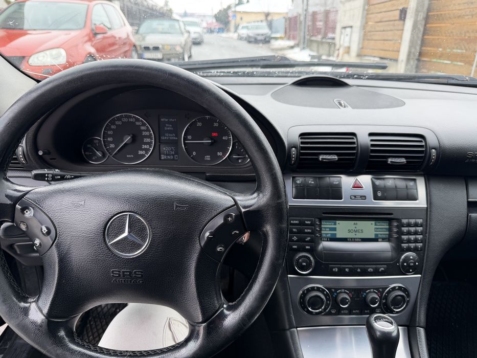 Mercedes-Benz.  C220 ,150cp