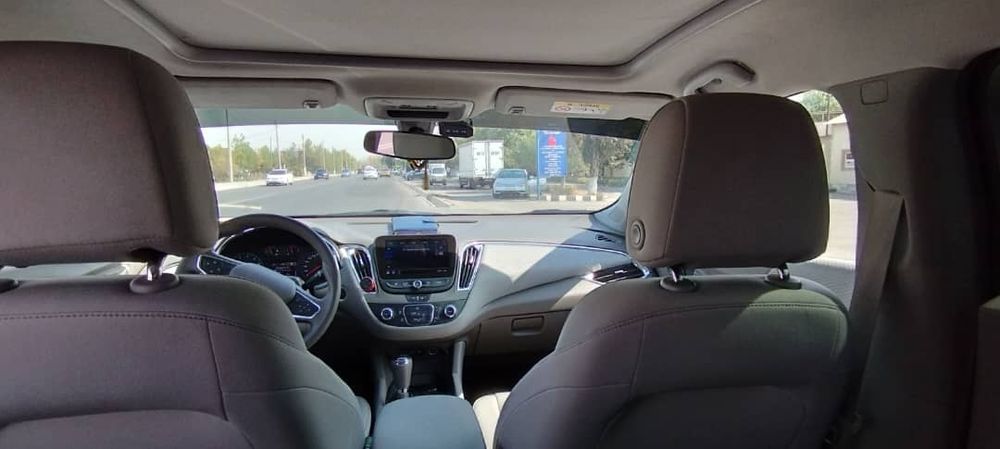 Malibu 2.  1.5turbo sotiladi