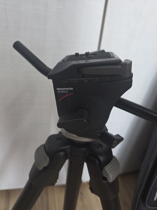 Trepied Manfrotto 055DB cu Manfrotto 701RC2