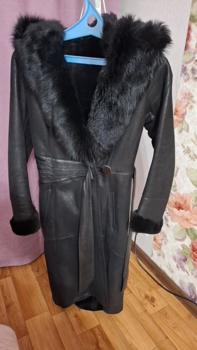 Продам женскую дубленку