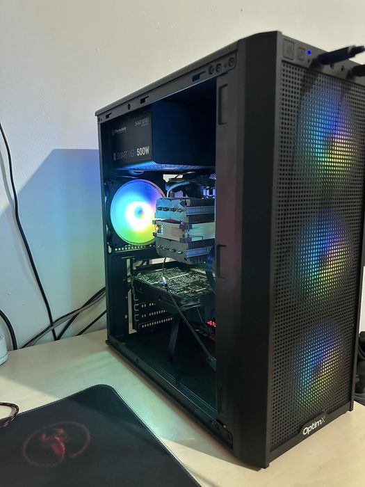 Vand pc gaming cu monitor 240hz