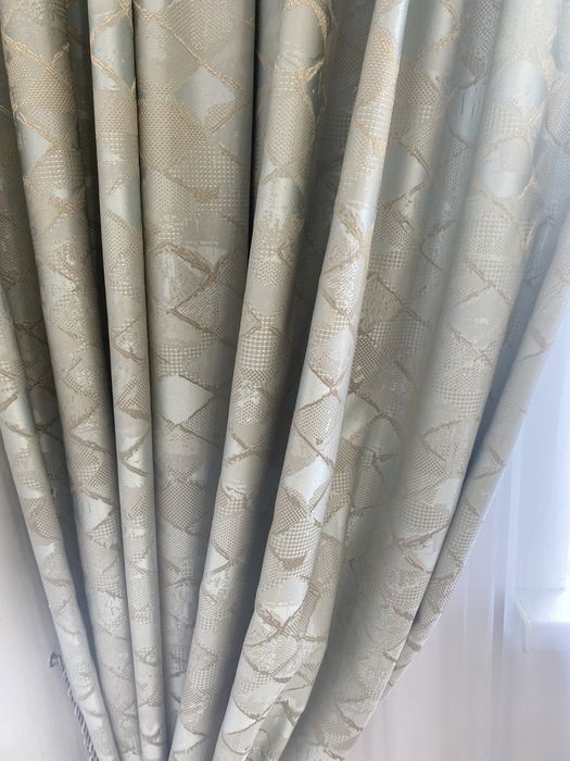 Продам ковер, тюль и шторы