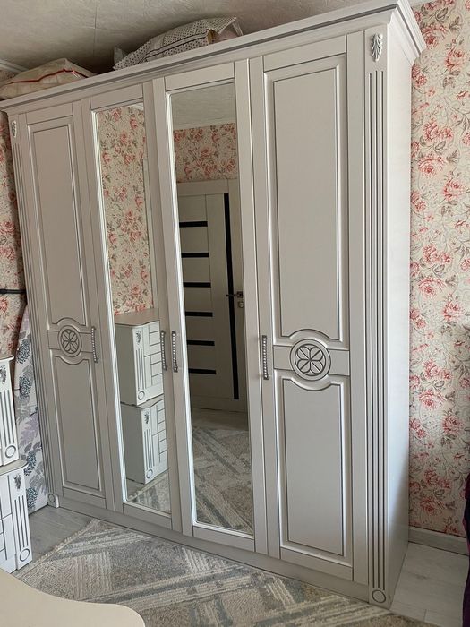 Продаётся спальный гарнитур