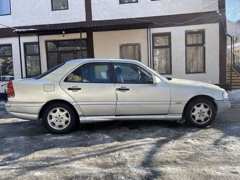 Срочна ақша керек