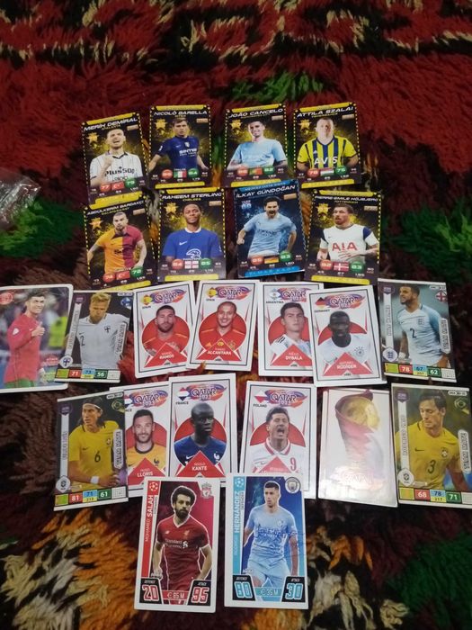 Продавам карти с футболисти