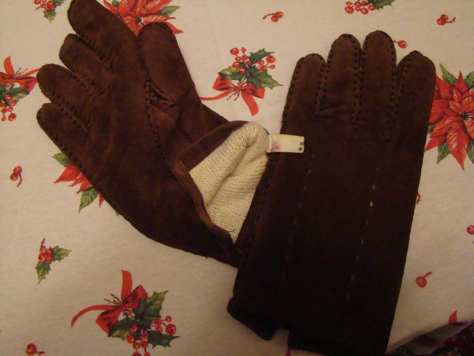 Неизползвани  мъжки ръкавици от ест. велур - България