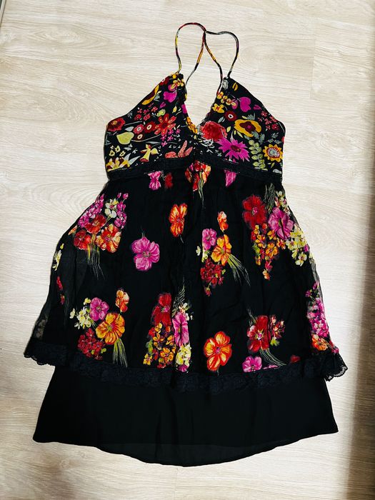 Rochie cu model floral Zara