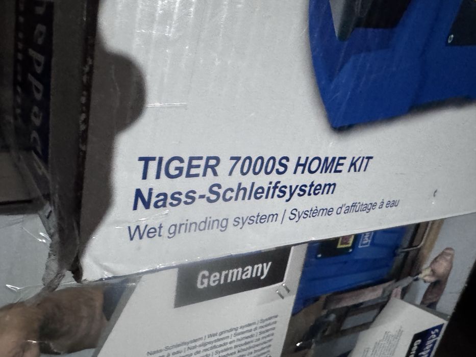 Sistem de ascutit cutite topoare Tiger 7000S + set accesorii piatra rectificat