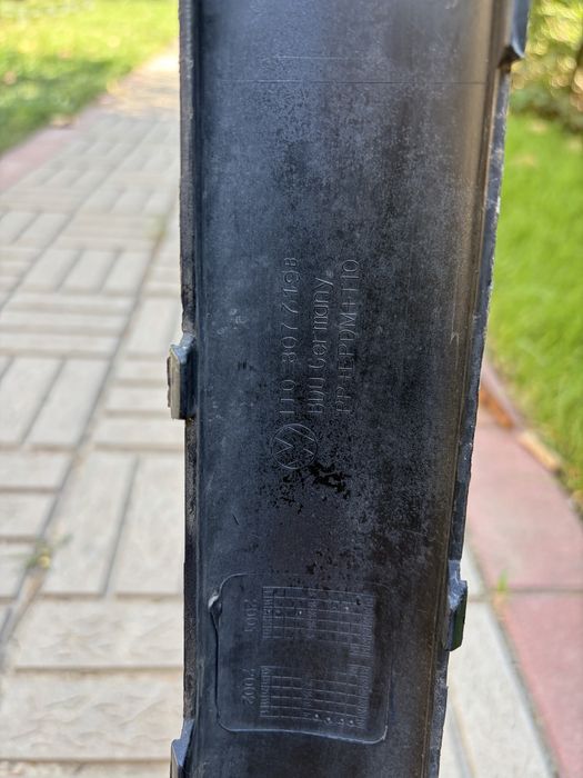 Молдинг переднего бампера Гольф4