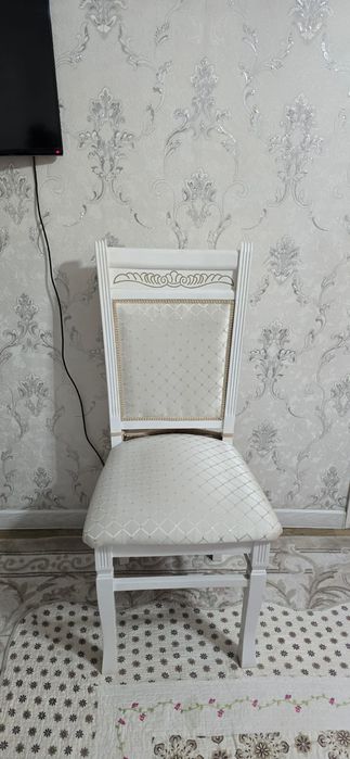 Белая стулья 8 штук
