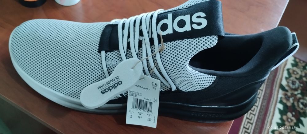 Новые  Фирменные  с Америки  кроссовки  Адидас. - большой размер.