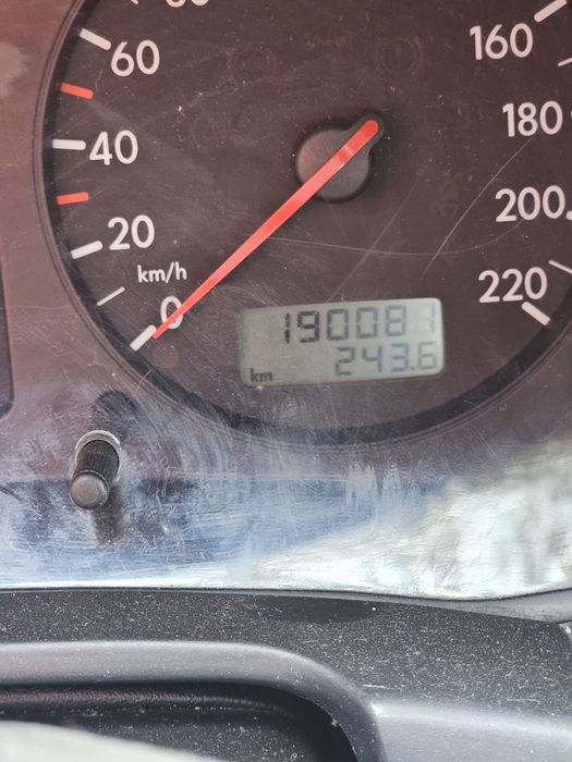 Vând golf 4 1.4 benzina an 2001