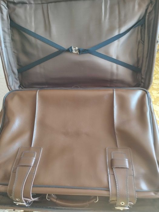 Продавам нови кожени куфари