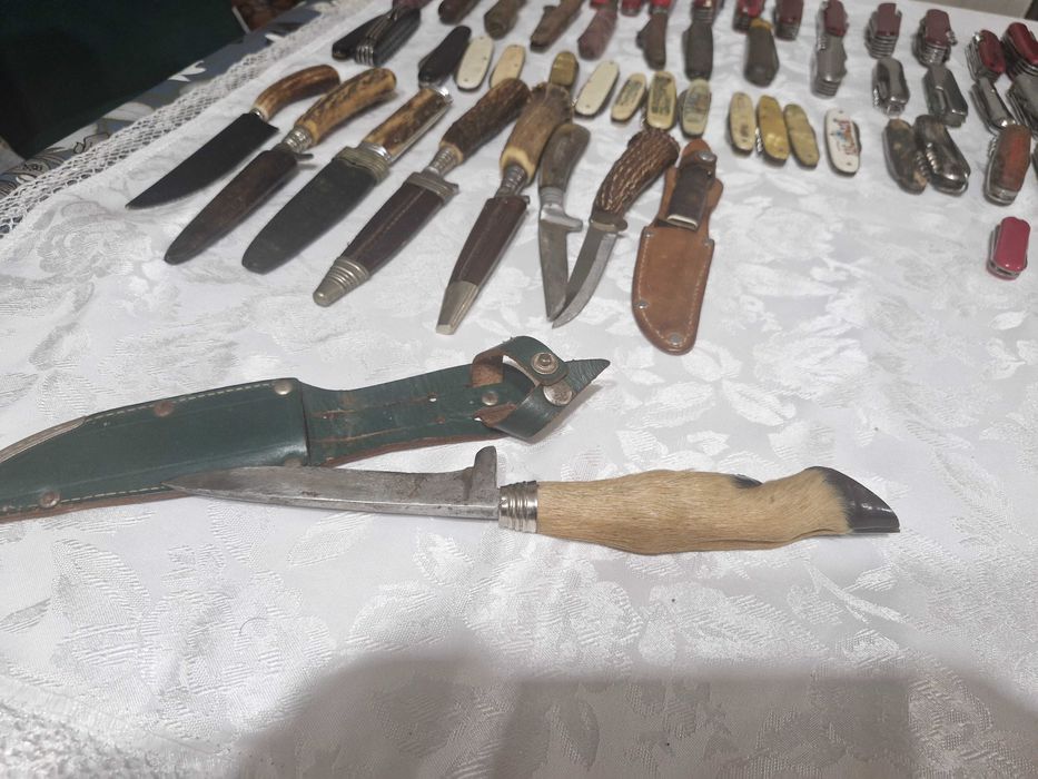 Cutite si bricege de vânzare