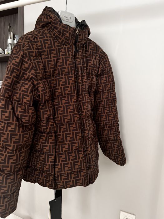 Продам пуховик шикарный