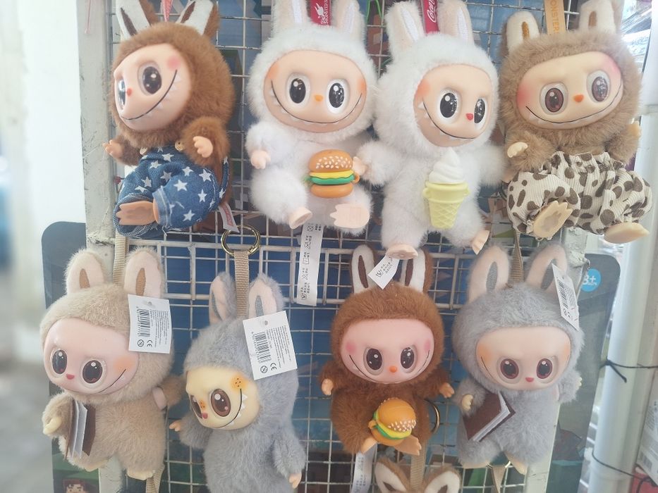 Лабубу  по избор на цвят модел и дрехи