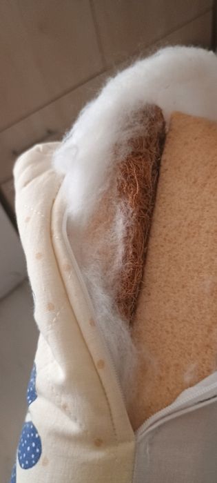 Детски матрак с кокосова вложка вложка. Размери: 120х60х12см.
Състояни
