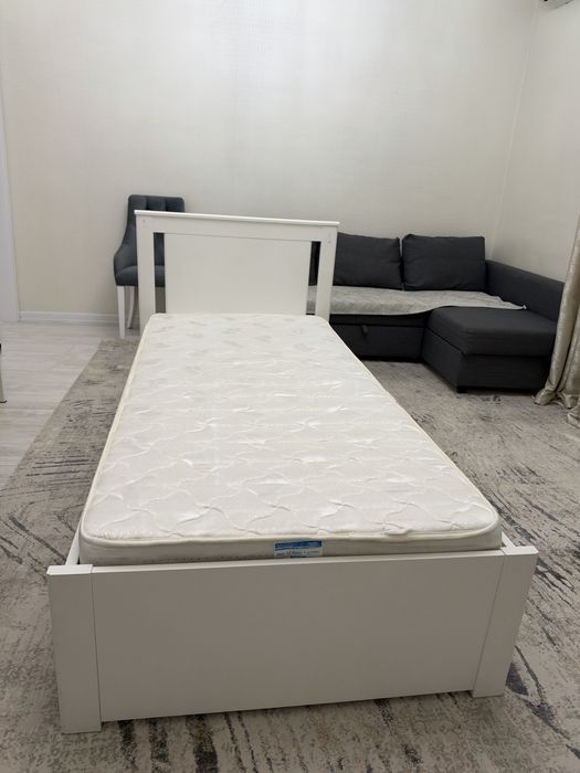 Кровать IKEA односпальная с матрасом