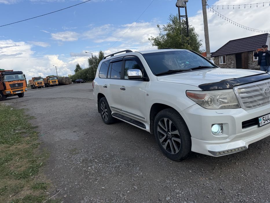 Продам land cruiser 200