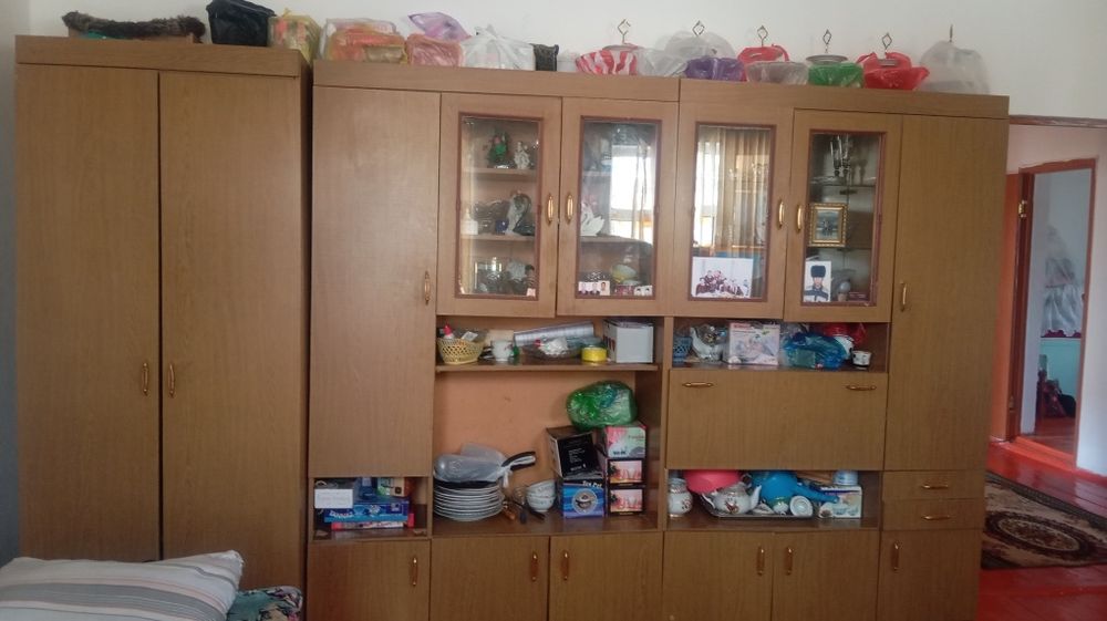 Сервант немесе гарнитур или стенка