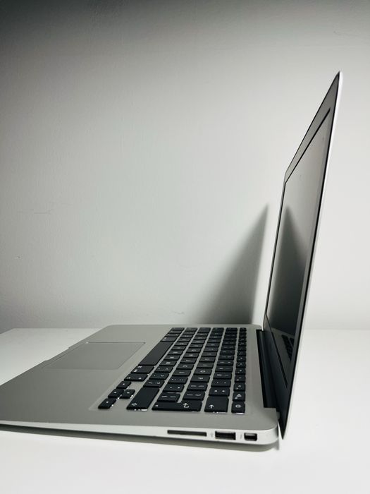 Macbook air 13” (2017) A1466