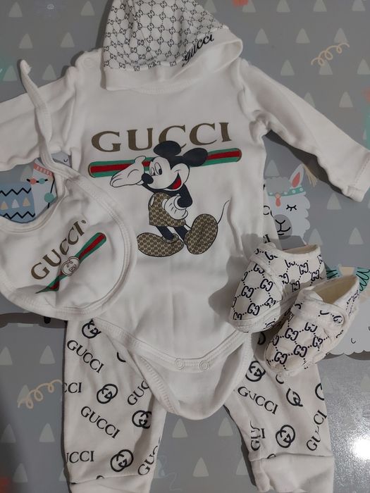 Бебешки дрехи обличани по веднъж