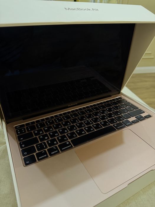 Продается MacBook air 2020