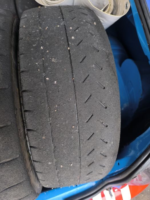 Сликове 16 190 600 17 610 225