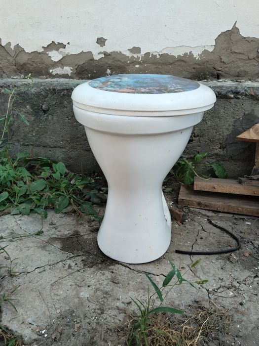 Продам унитаз  без сколов