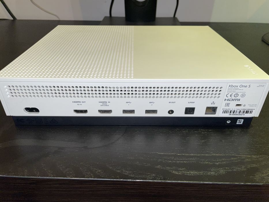 Xbox One S + 2 jocuri