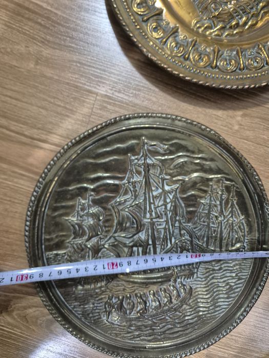 винтидж месингови релефни стенна чинии "Jenny Jones".