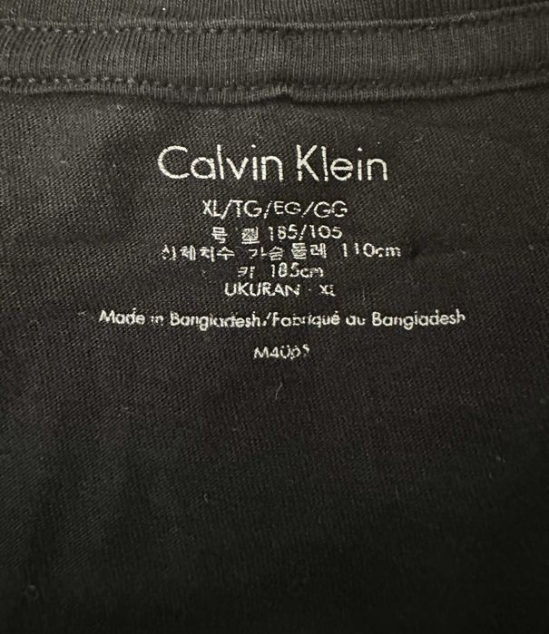 Tricou Calvin Klein Bărbați V-Neck – Nou Fără Etichetă – Mărimea XL Negru Minimalist