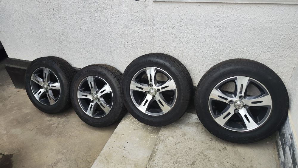 Зимние шины 195/65 R15 в новом состоянии, без дисков.