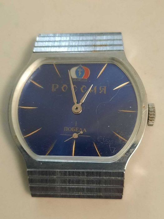 Часы Победа новые
Сделано в России. Год выпуска 1993 г.