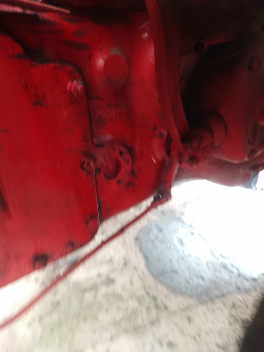 Vînd motor și cutie tractor utb650 în stare foarte bunăă