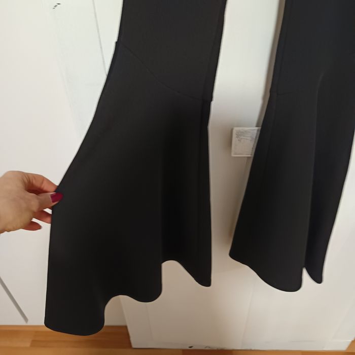 Pantaloni evazati so mulati pe talie..