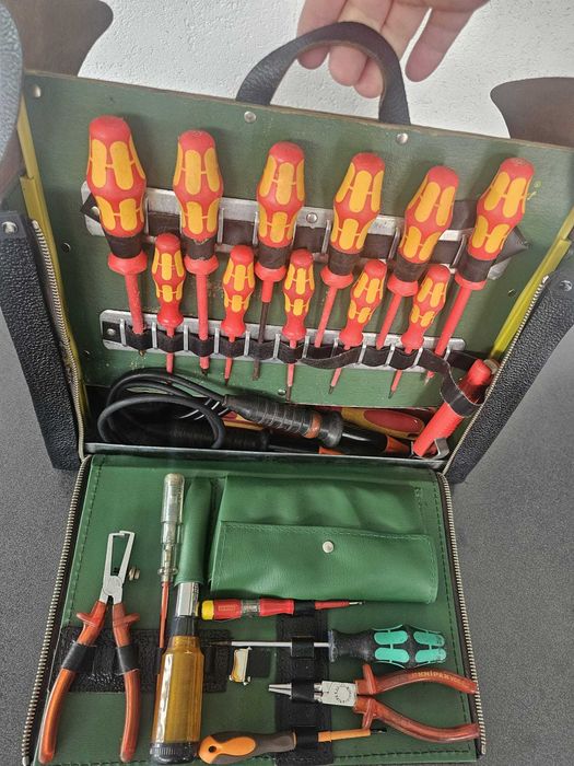 Geanta electrician, echipata cu scule.