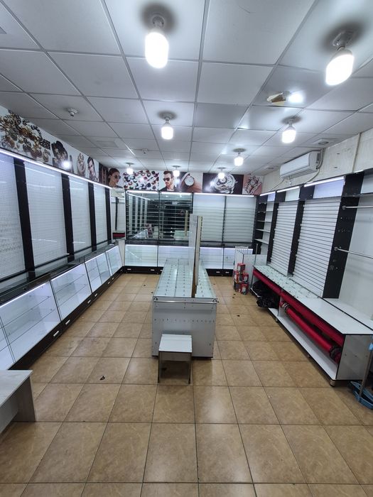 Srochna sotiladi. Dukon uchun tayor vitrena arzonga bervoramiz