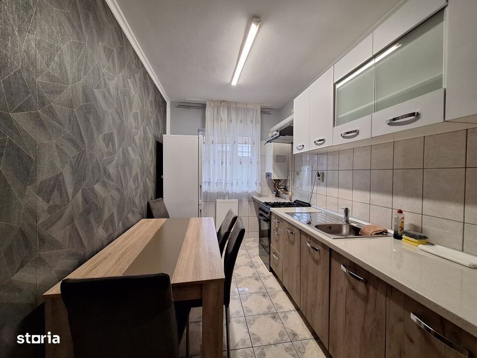 Apartament cu 2 camere, decomandat, parcare, zona Eroilor — fotografia 3