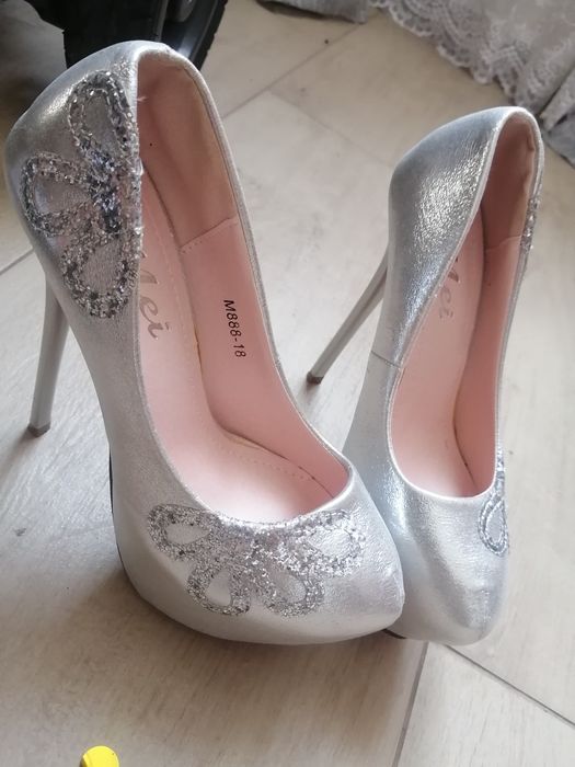 Pantofi cu toc si platforma