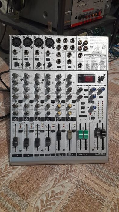 Микшерный пульт хорошом состояние