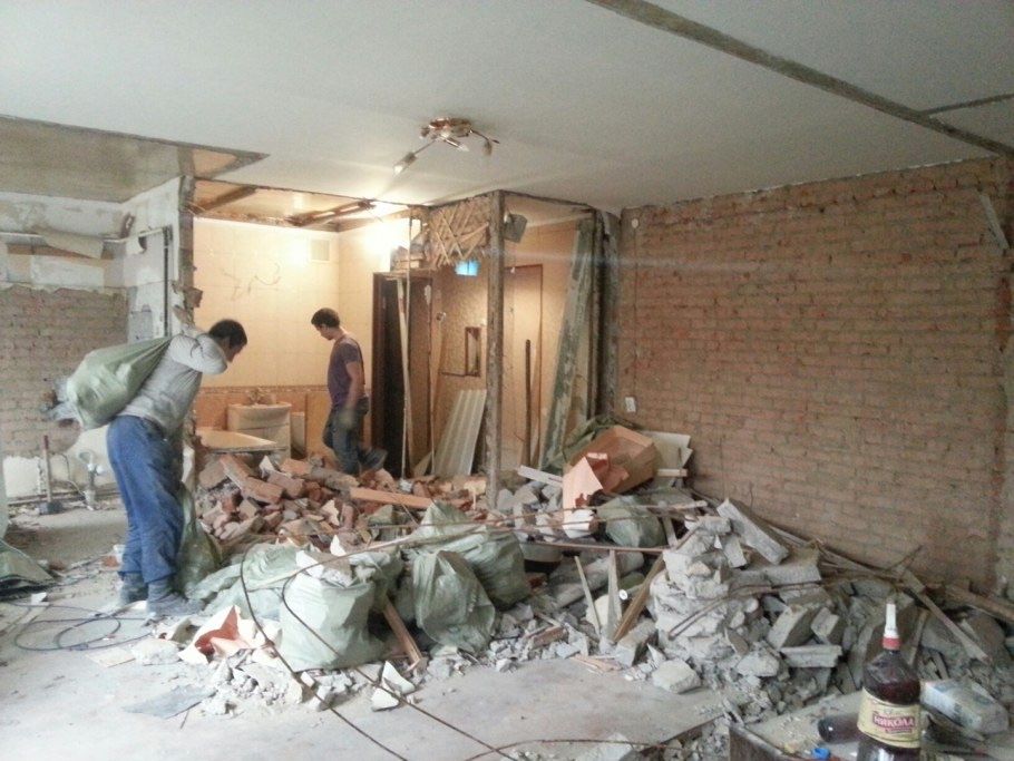 Демонтаж стен перегородок потолков