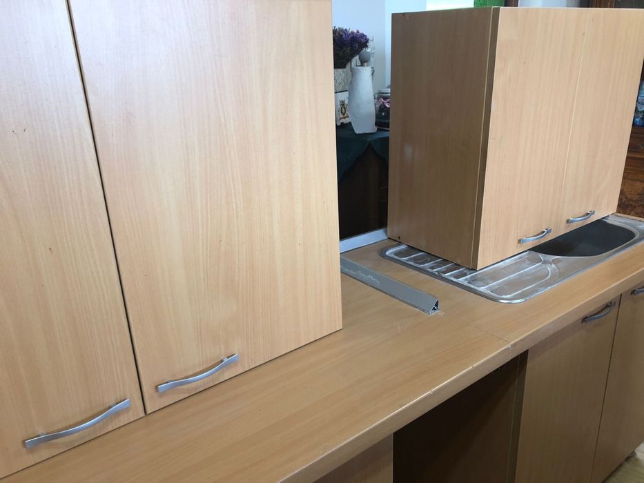 De vânzare mobilă de bucătărie – realizată la comandă