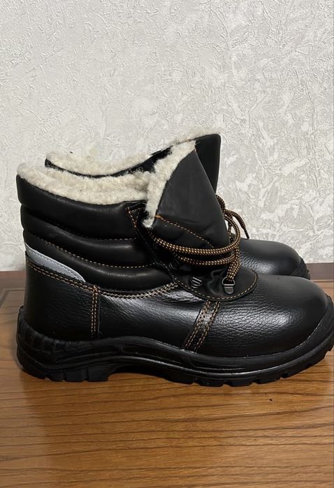 Спецобувь 42 размера, новая пара, зима
