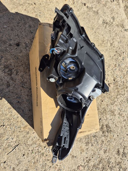 Фара Toyota Avensis 2009г.